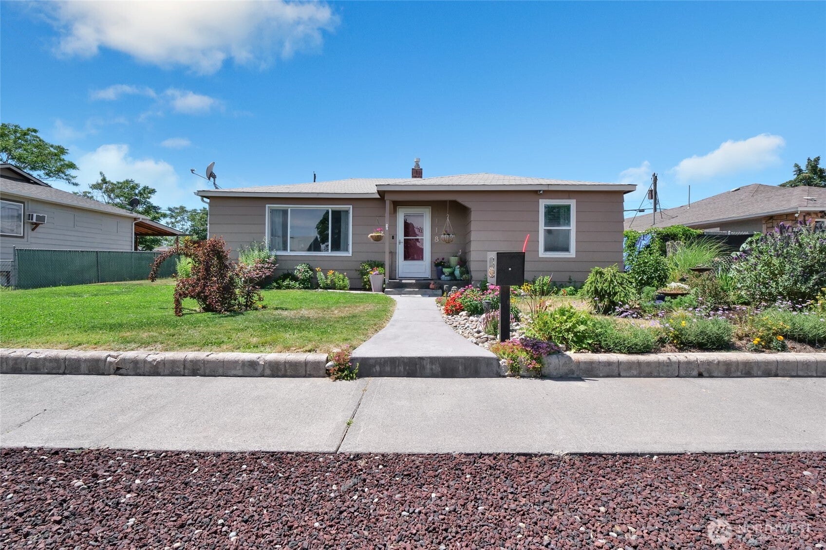 Cascade Ave, Moses Lake, WA 98837