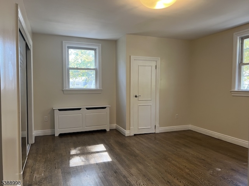 Teaneck Twp., New Jersey, 07666, United States, 3 Bedrooms Bedrooms, ,3 BathroomsBathrooms,Residential,For Sale,1996868