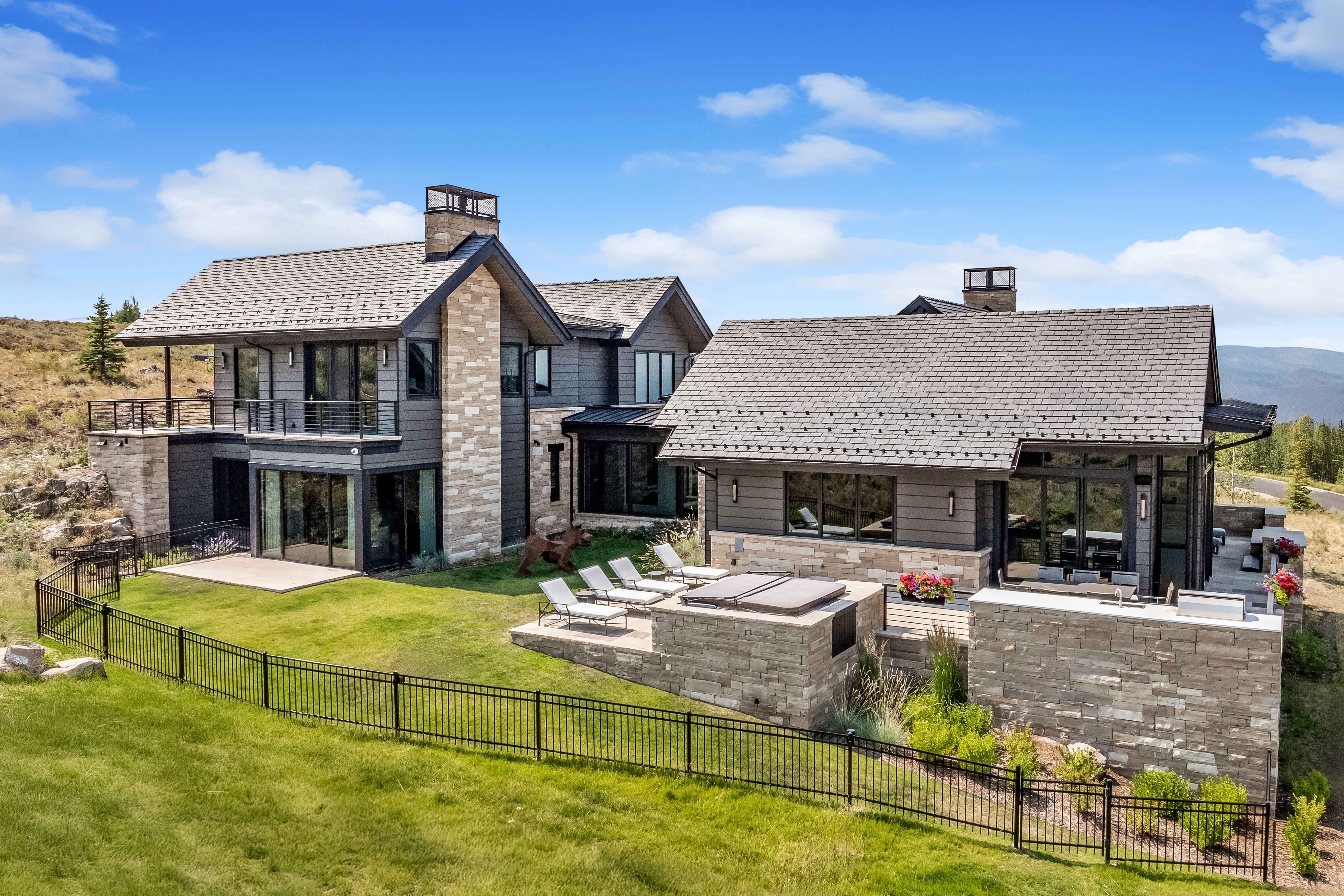  Designed to Embrace Both Grand Entertaining and Everyday Mountain Living - 物件實景