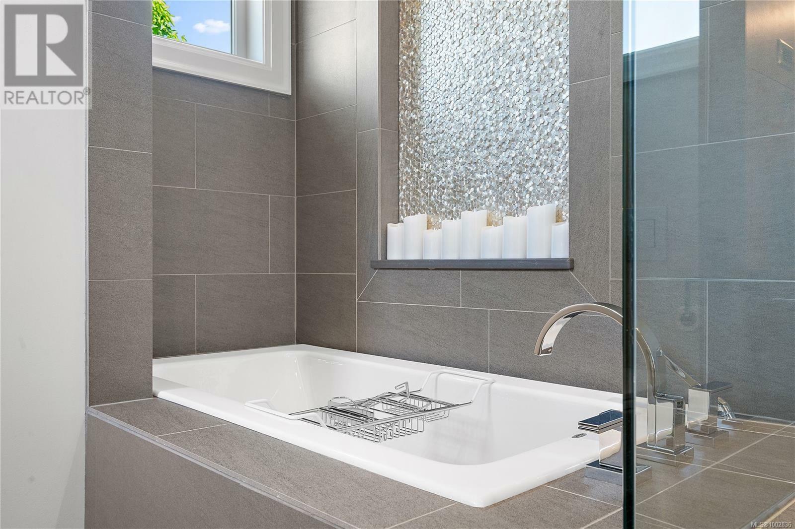 OAK BAY, British Columbia, V8R 3L8, CA, 6 Bedrooms Bedrooms, ,6 BathroomsBathrooms,Residential,For Sale,1874801