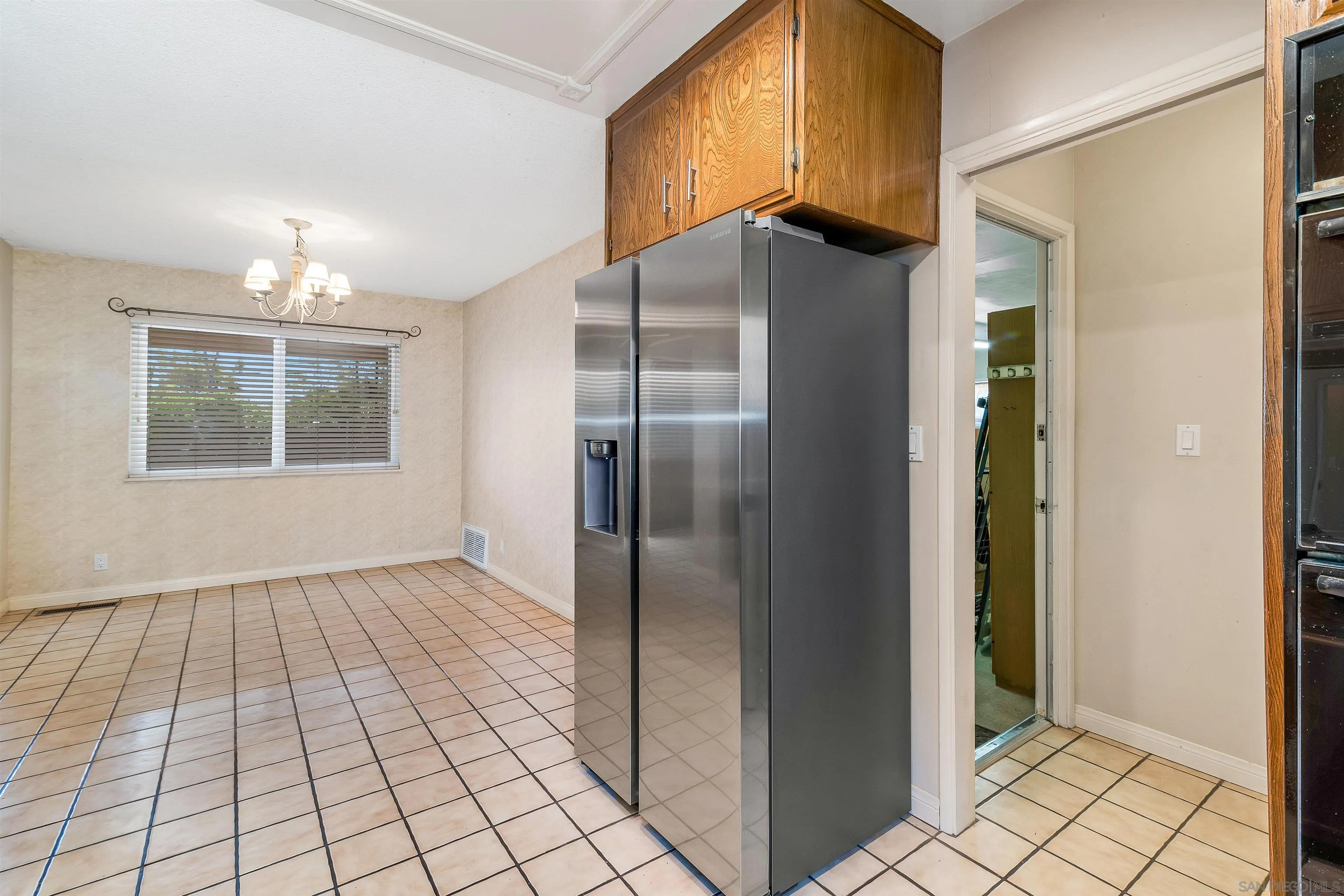 Escondido, California, 92025, United States, 3 Bedrooms Bedrooms, ,2 BathroomsBathrooms,Residential,For Sale,1940921