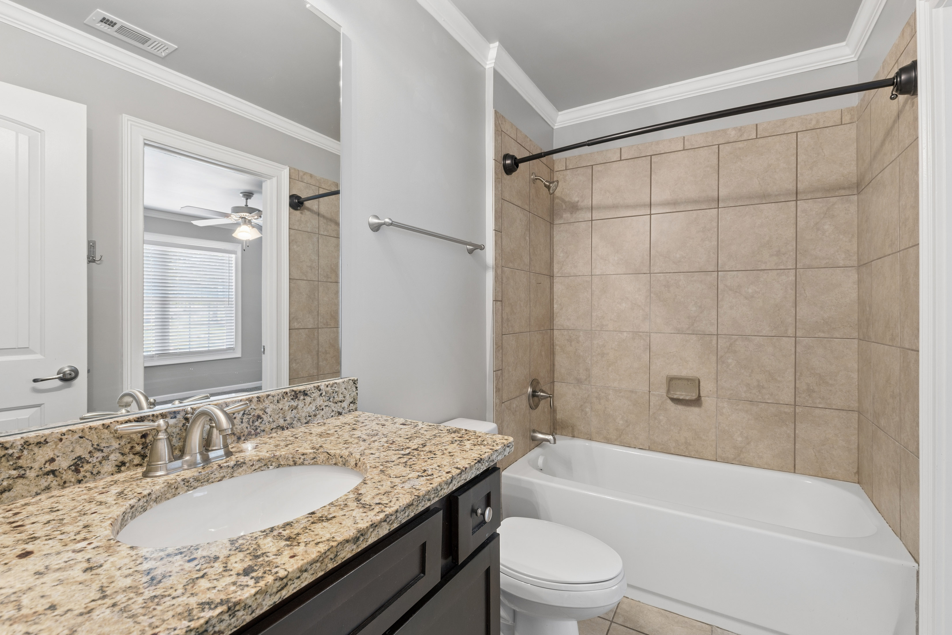  Beautiful Townhome in Fantastic Decatur Location - 物件實景