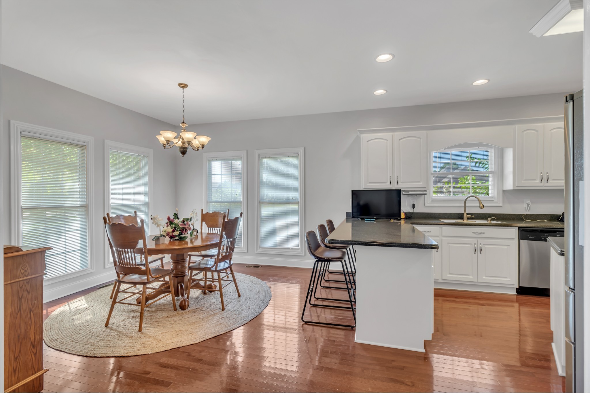 Winchester, Tennessee, 37398, United States, 3 Bedrooms Bedrooms, ,3 BathroomsBathrooms,Residential,For Sale,1924416
