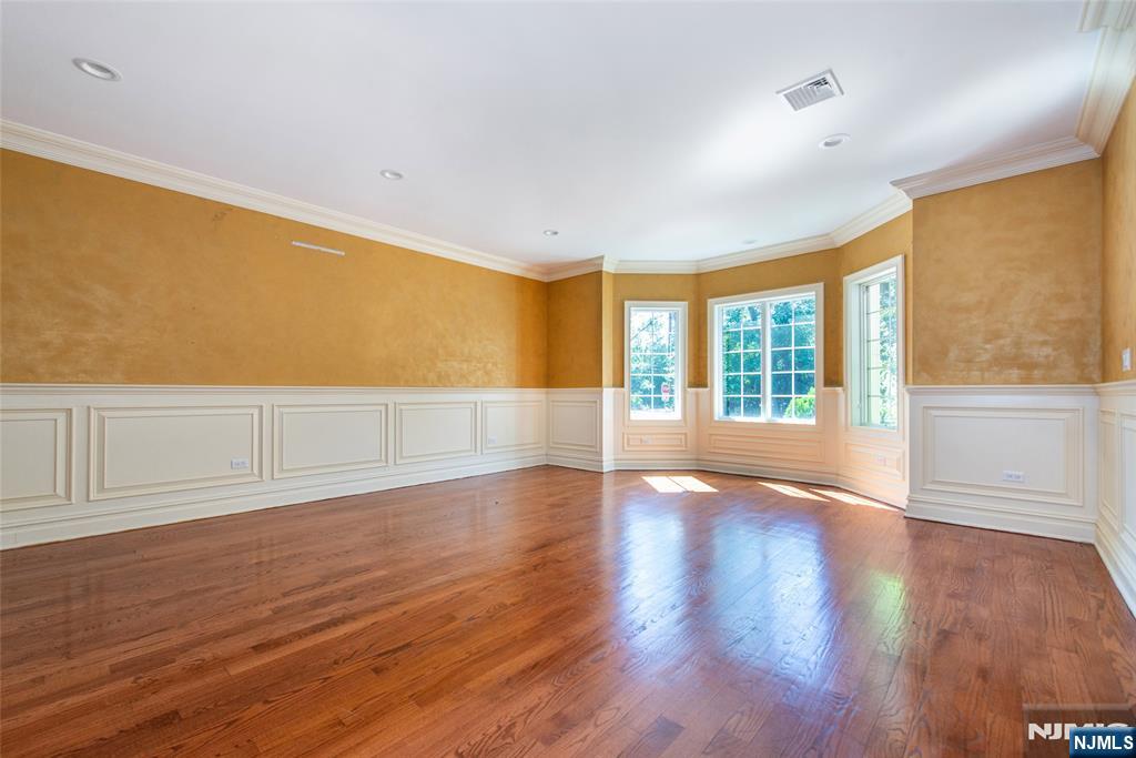 Paramus, New Jersey, 07652, United States, 6 Bedrooms Bedrooms, ,6 BathroomsBathrooms,Residential,For Sale,1947985