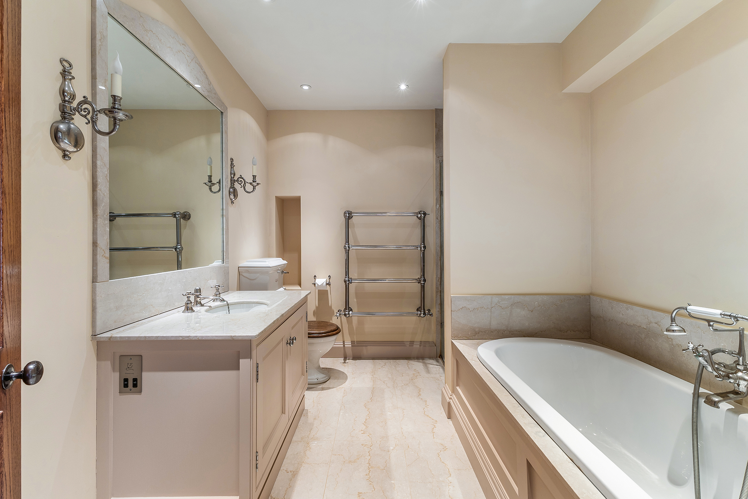  An Impressive Country Estate with Indoor Pool and Equestrian Facilities - 物件實景