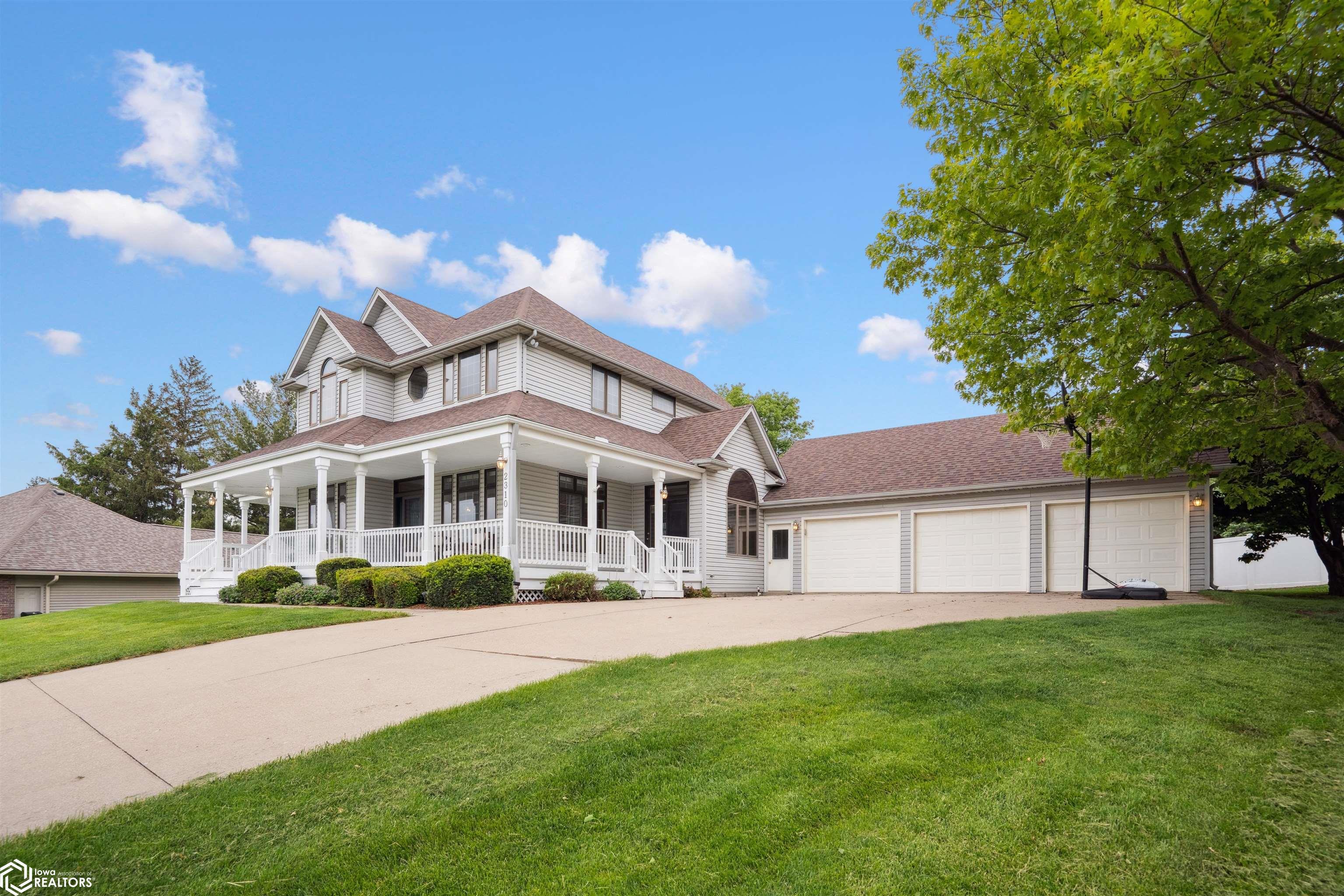 Marshalltown, Iowa, 50158, United States, 4 Bedrooms Bedrooms, ,4 BathroomsBathrooms,Residential,For Sale,1980517