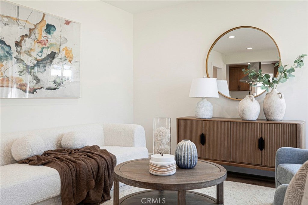 Los Angeles, California, 90066, United States, 3 Bedrooms Bedrooms, ,1 BathroomBathrooms,Residential,For Sale,1938749