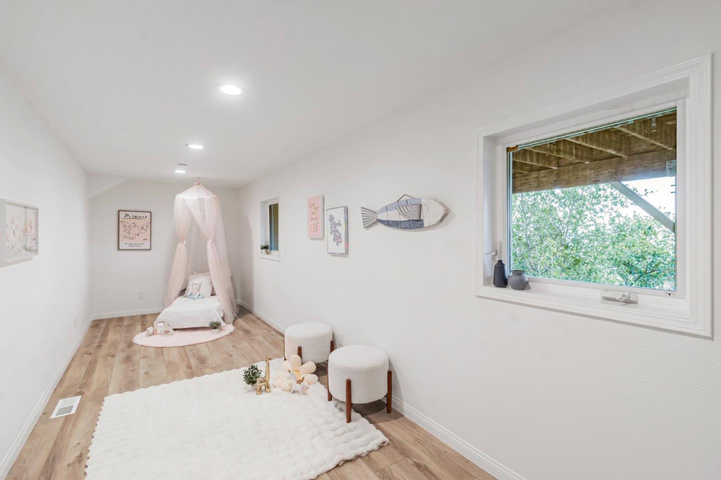 San Carlos, California, 94070, United States, 5 Bedrooms Bedrooms, ,5 BathroomsBathrooms,Residential,For Sale,1700172