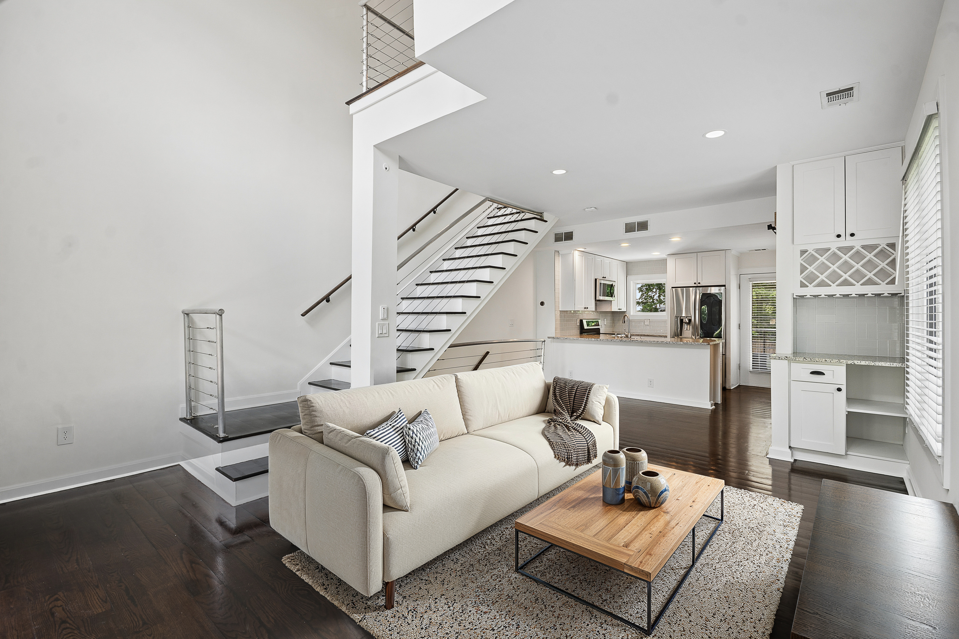  Updated, End-Unit Townhome in the Heart of Edgewood - 物件實景