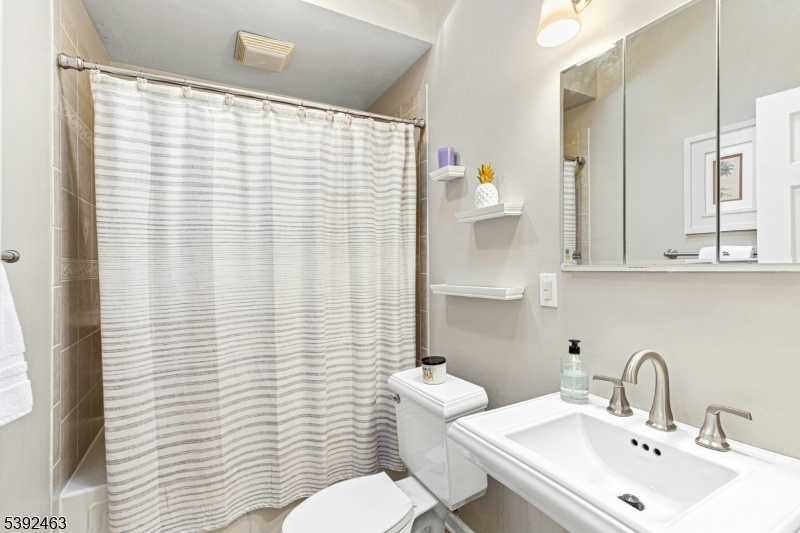 Plainfield City, New Jersey, 07062, United States, 3 Bedrooms Bedrooms, ,2 BathroomsBathrooms,Residential,For Sale,1968857