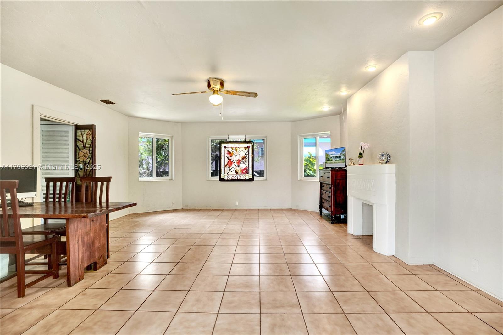 Hollywood, Florida, 33020, United States, 3 Bedrooms Bedrooms, ,3 BathroomsBathrooms,Residential,For Sale,1805248