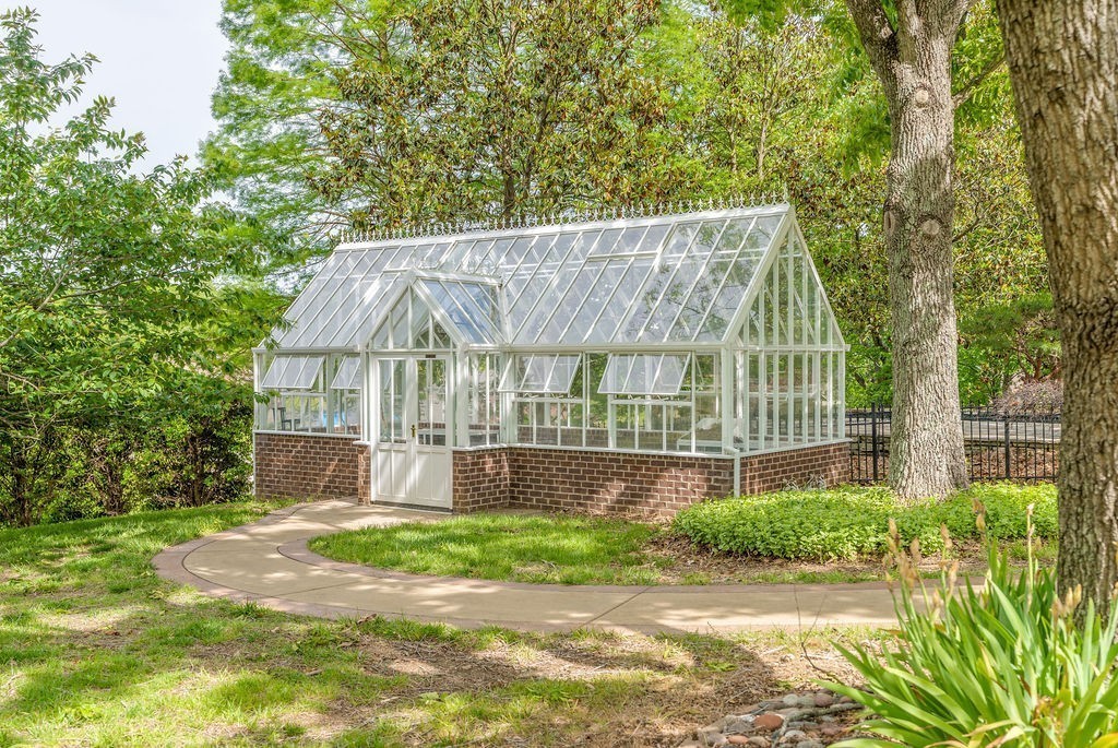 Clarksville, Tennessee, 37043, United States, 7 Bedrooms Bedrooms, ,7 BathroomsBathrooms,Residential,For Sale,1999210