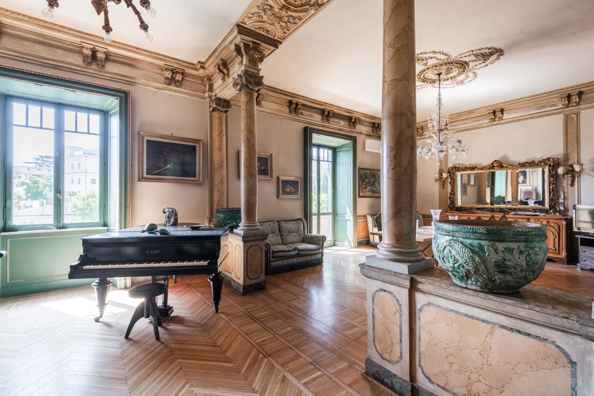 Roma, Roma, 00100, IT, 4 Bedrooms Bedrooms, ,2 BathroomsBathrooms,Residential,For Sale,1987482