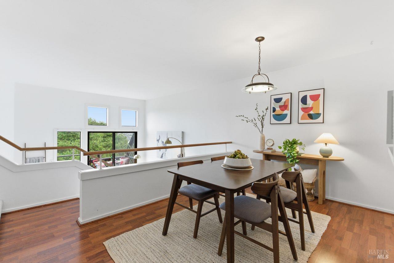 Sausalito, California, 94965, United States, 3 Bedrooms Bedrooms, ,3 BathroomsBathrooms,Residential,For Sale,1990897