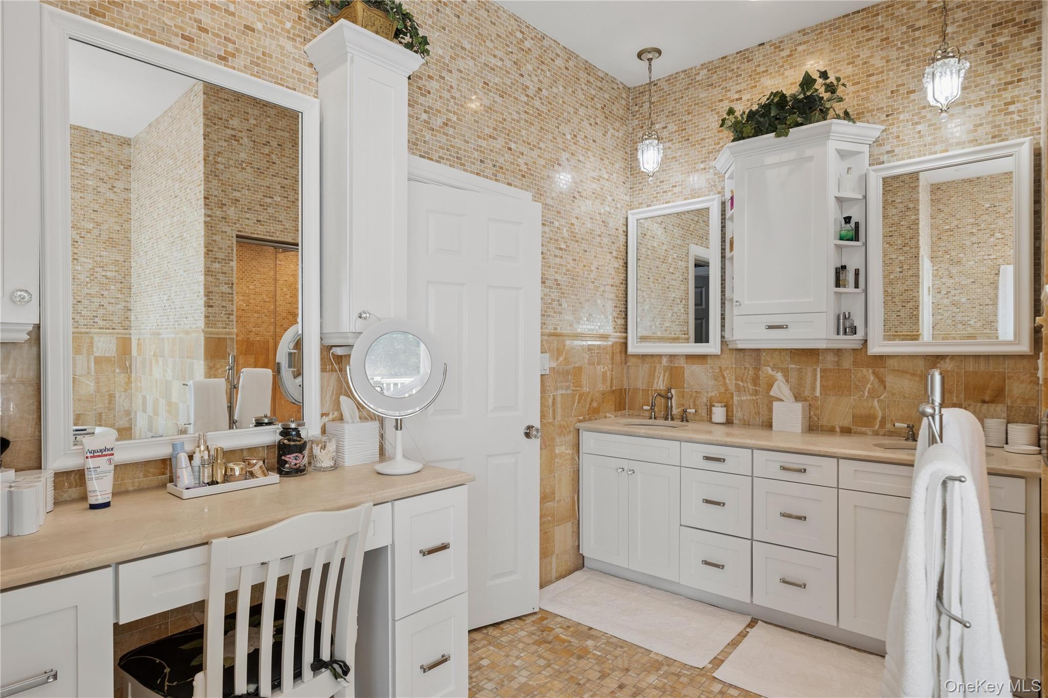  14 Esmond Avenue, Melville, NY, 11747 - 物件實景