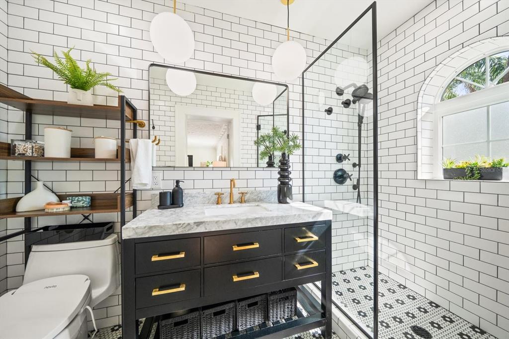 St Petersburg, Florida, 33707, United States, 5 Bedrooms Bedrooms, ,9 BathroomsBathrooms,Residential,For Sale,2000985