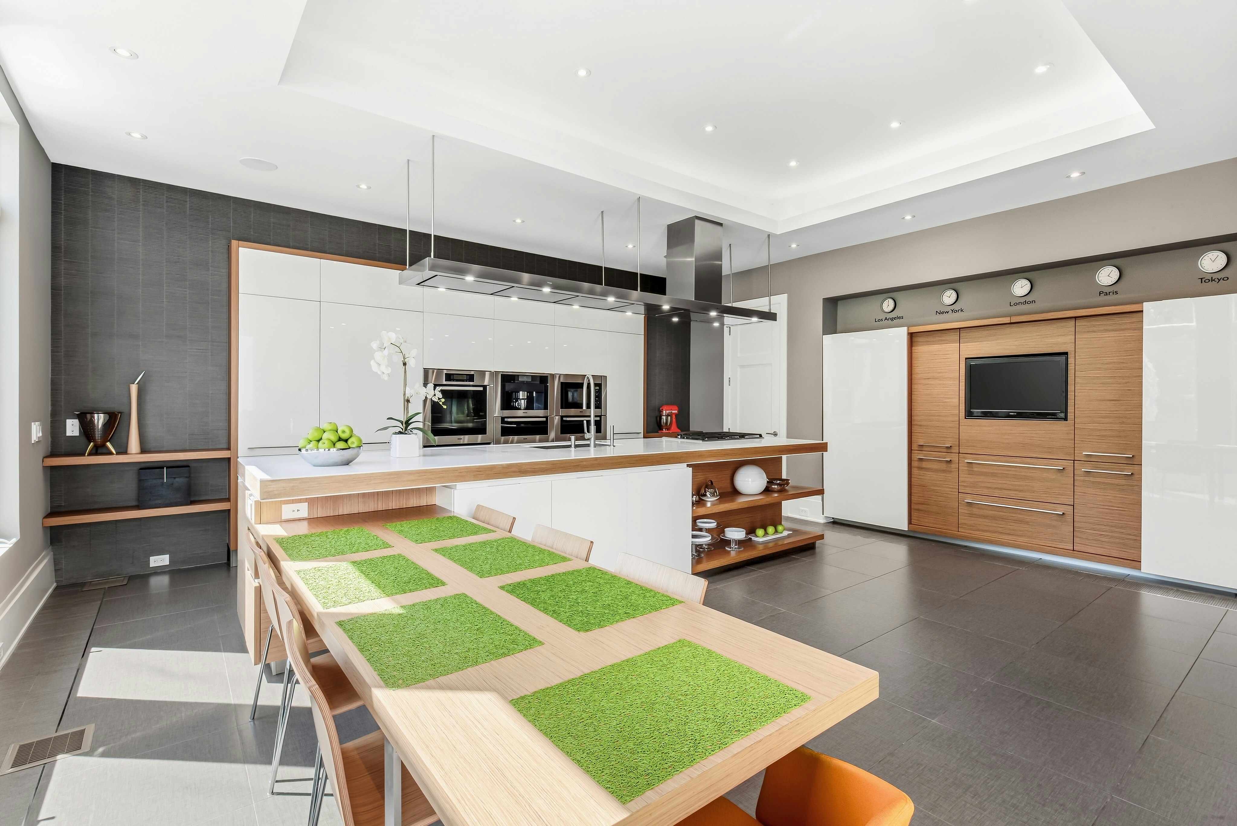  Distinguished By Architectural Clarity, Complete Privacy, And A Deeply Personal - 物件實景