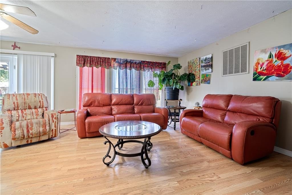 Siloam Springs, Arkansas, 72761, United States, 3 Bedrooms Bedrooms, ,4 BathroomsBathrooms,Residential,For Sale,1981853