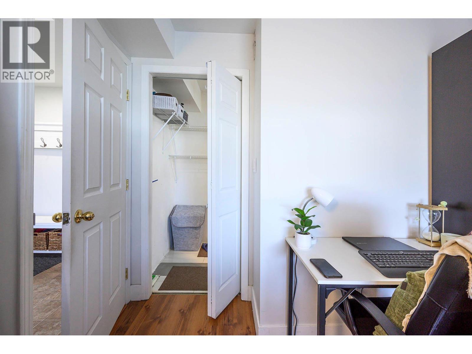 KAMLOOPS, British Columbia, V1S 1W2, CA, 6 Bedrooms Bedrooms, ,4 BathroomsBathrooms,Residential,For Sale,1950563