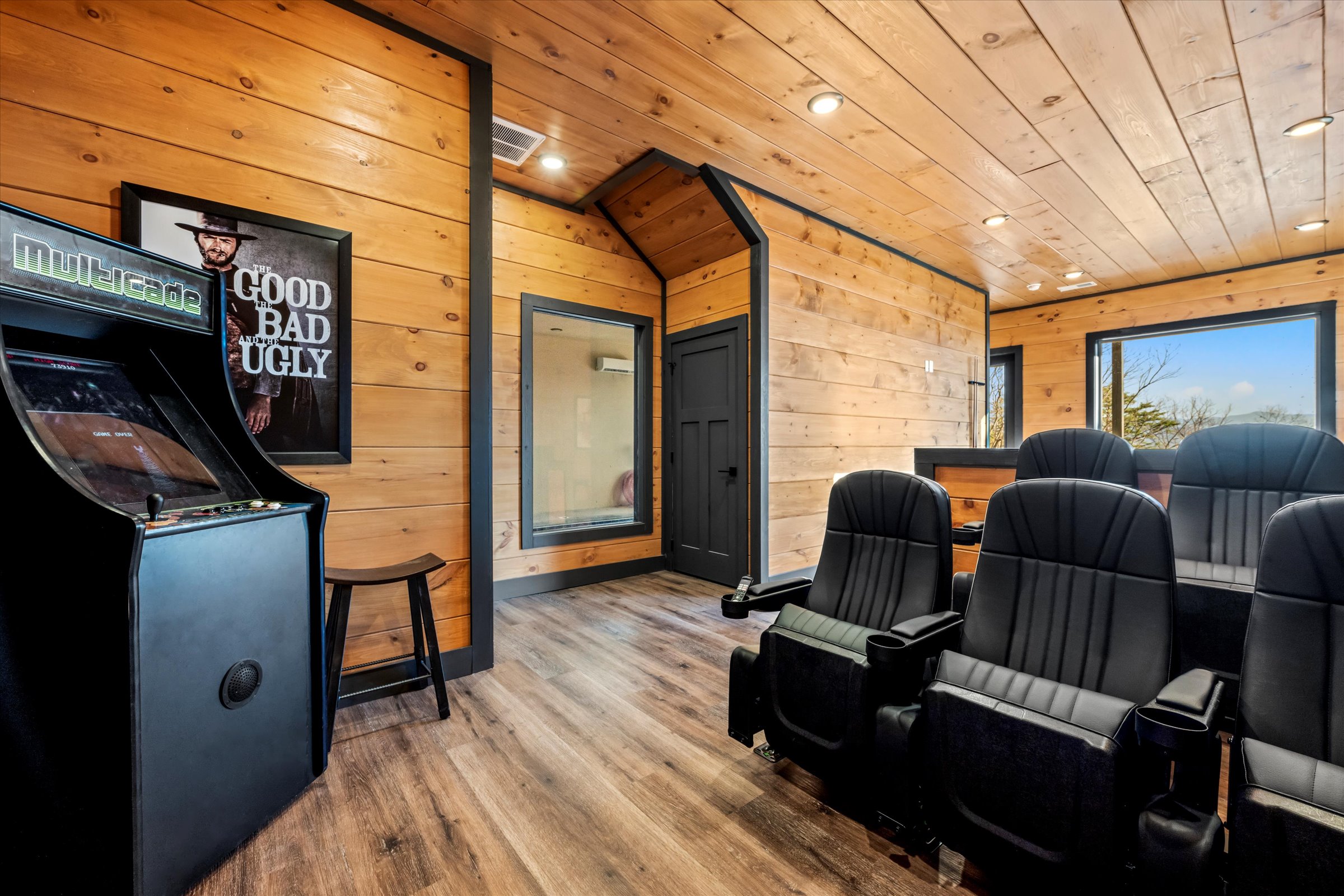 Sevierville, Tennessee, 37876, United States, 5 Bedrooms Bedrooms, ,6 BathroomsBathrooms,Residential,For Sale,1975935