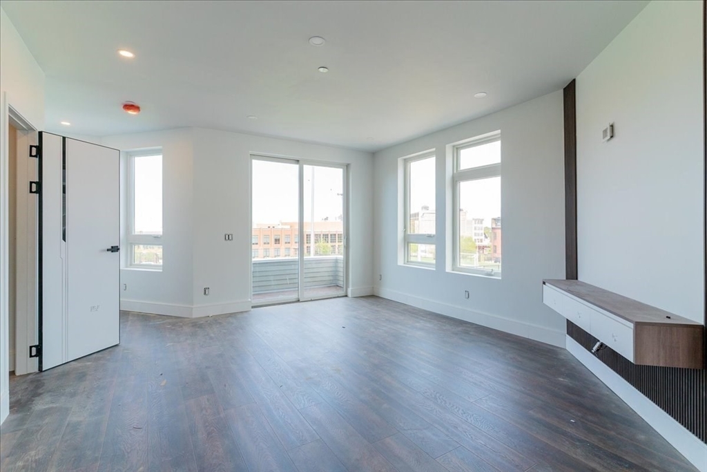 Boston, Massachusetts, 02125, United States, 4 Bedrooms Bedrooms, ,3 BathroomsBathrooms,Residential,For Sale,1975073