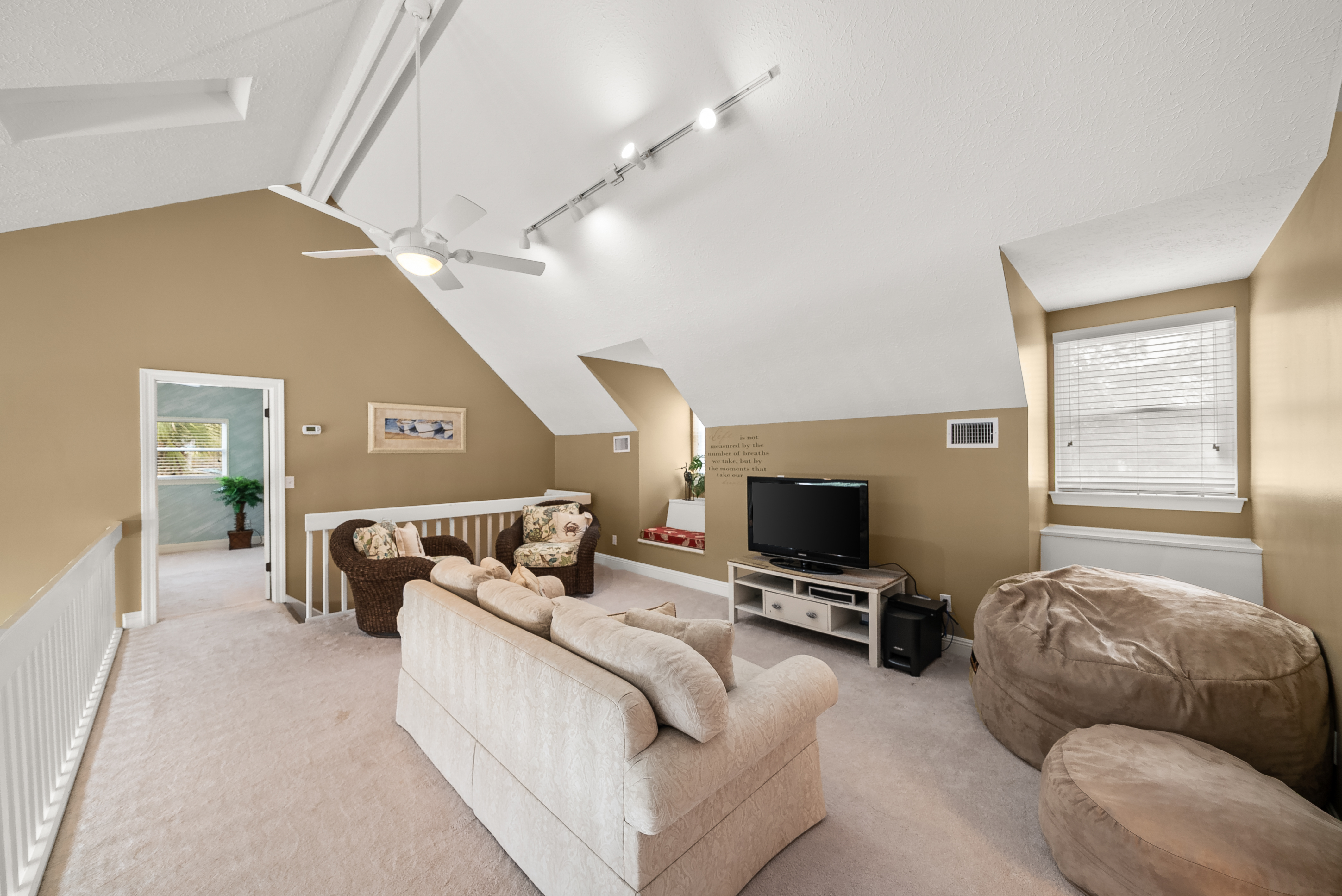  Thoughtfully-Designed Waterfront Retreat With Gulf And Bay Access - 物件實景