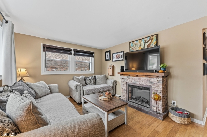 Dunellen Boro, New Jersey, 08812, United States, 5 Bedrooms Bedrooms, ,2 BathroomsBathrooms,Residential,For Sale,1989398