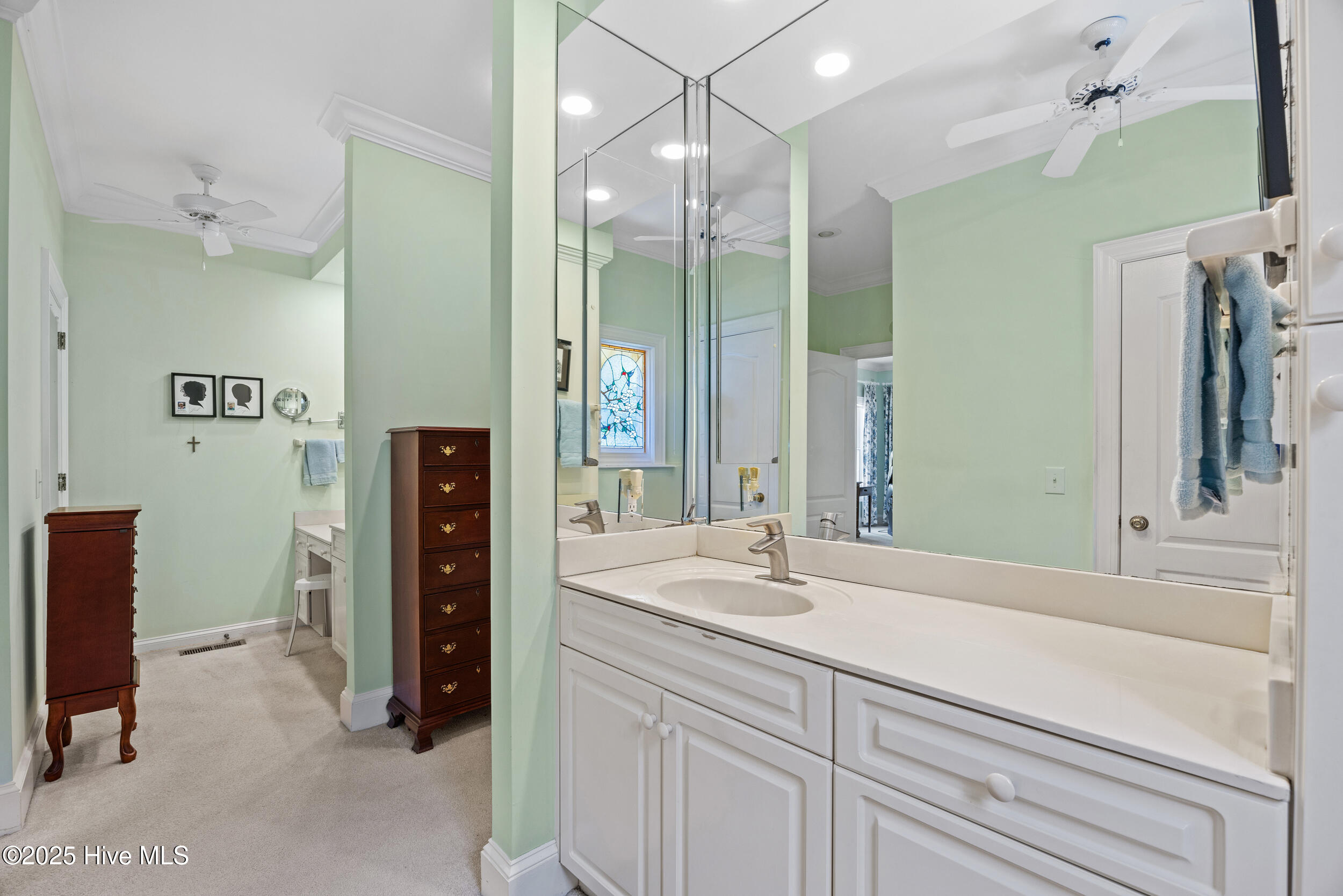 Wilmington, North Carolina, 28405, United States, 4 Bedrooms Bedrooms, ,4 BathroomsBathrooms,Residential,For Sale,1876476