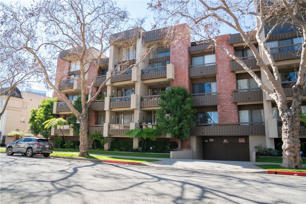 Beverly Hills, California, 90212, United States, 2 Bedrooms Bedrooms, ,2 BathroomsBathrooms,Residential,For Sale,1912615