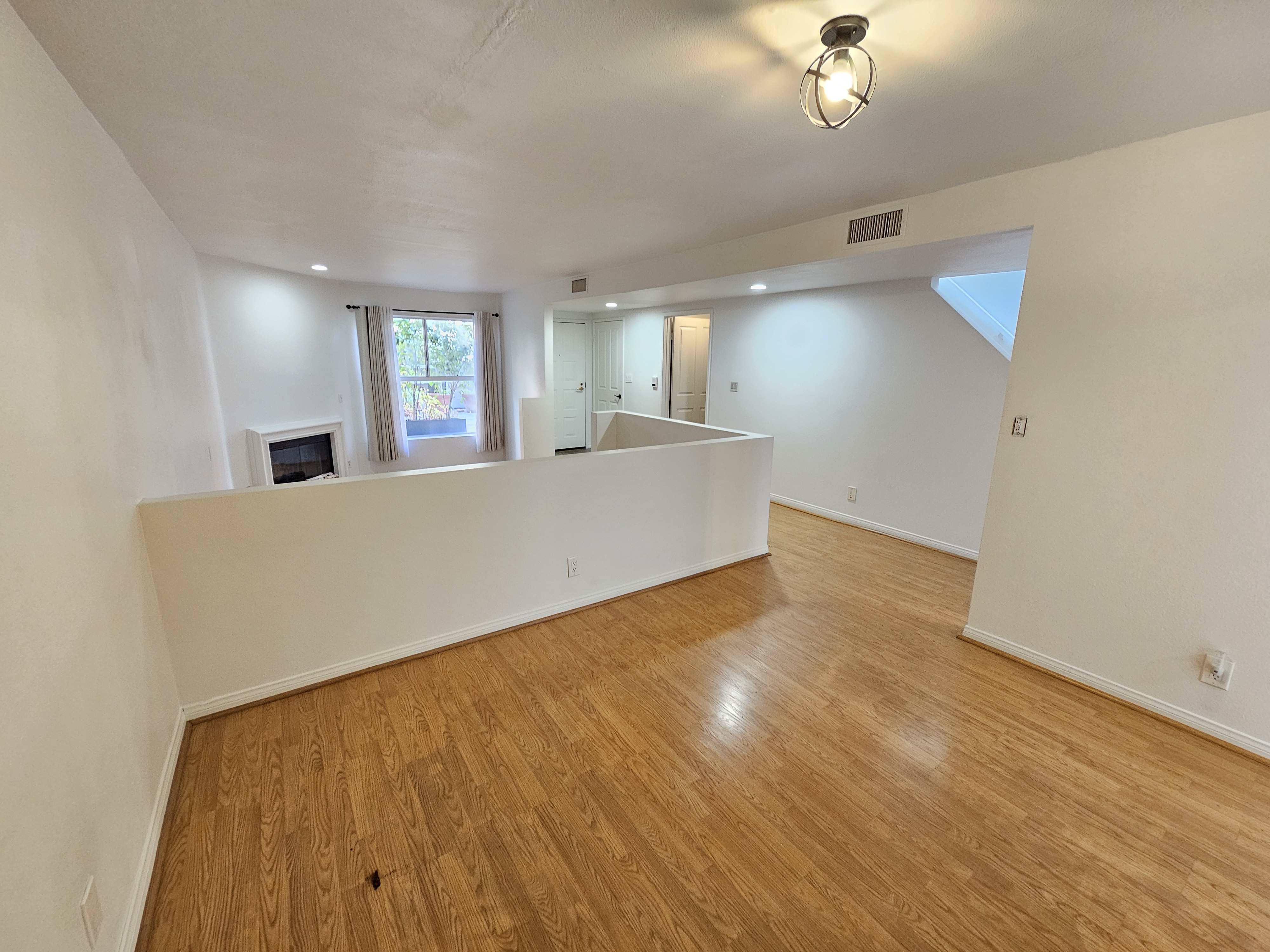 Los Angeles, California, 90068, United States, 2 Bedrooms Bedrooms, ,2 BathroomsBathrooms,Residential,For Sale,1977140