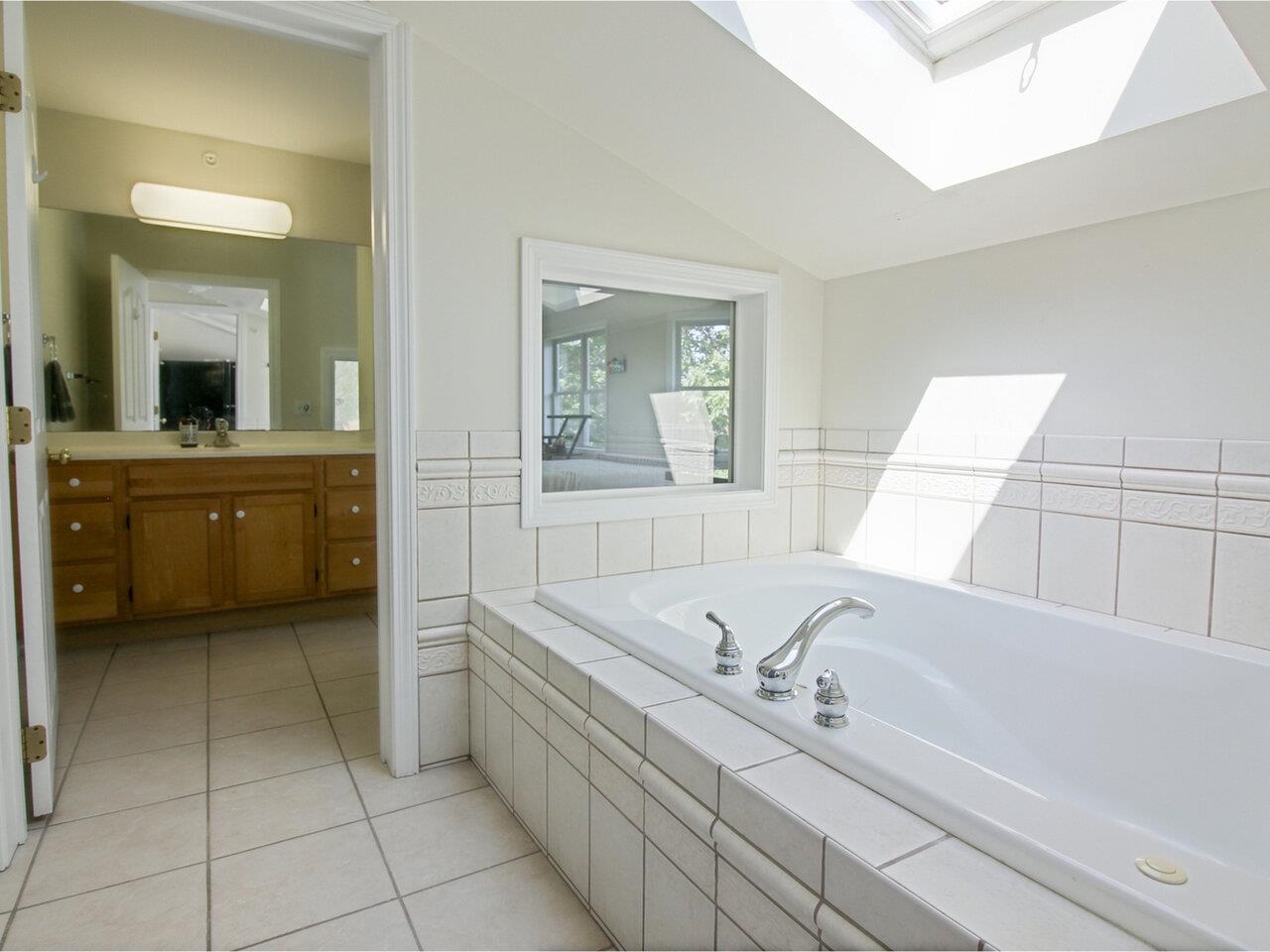 Burlington, Vermont, 05408, United States, 2 Bedrooms Bedrooms, ,2 BathroomsBathrooms,Residential,For Sale,1902204