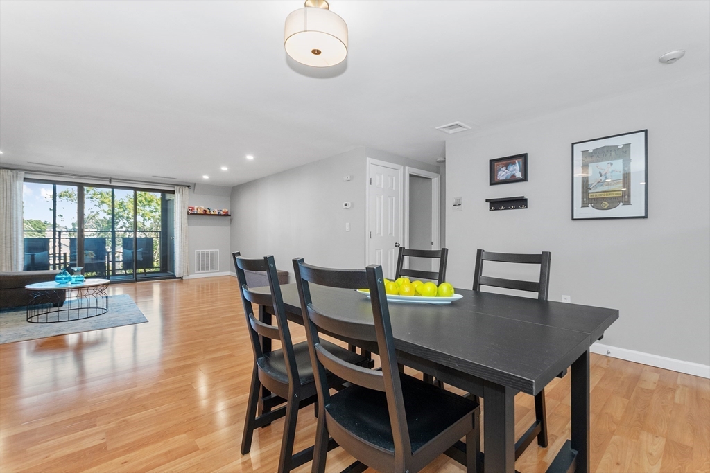 Medford, Massachusetts, 02155, United States, 2 Bedrooms Bedrooms, ,2 BathroomsBathrooms,Residential,For Sale,1939761