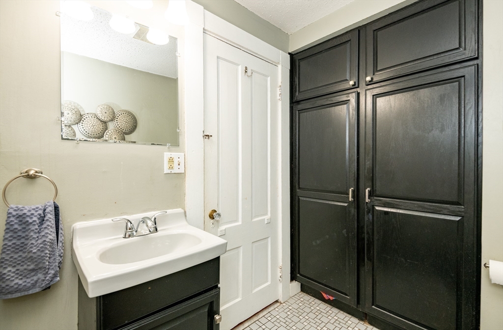 Salem, Massachusetts, 01970, United States, 3 Bedrooms Bedrooms, ,2 BathroomsBathrooms,Residential,For Sale,1990953