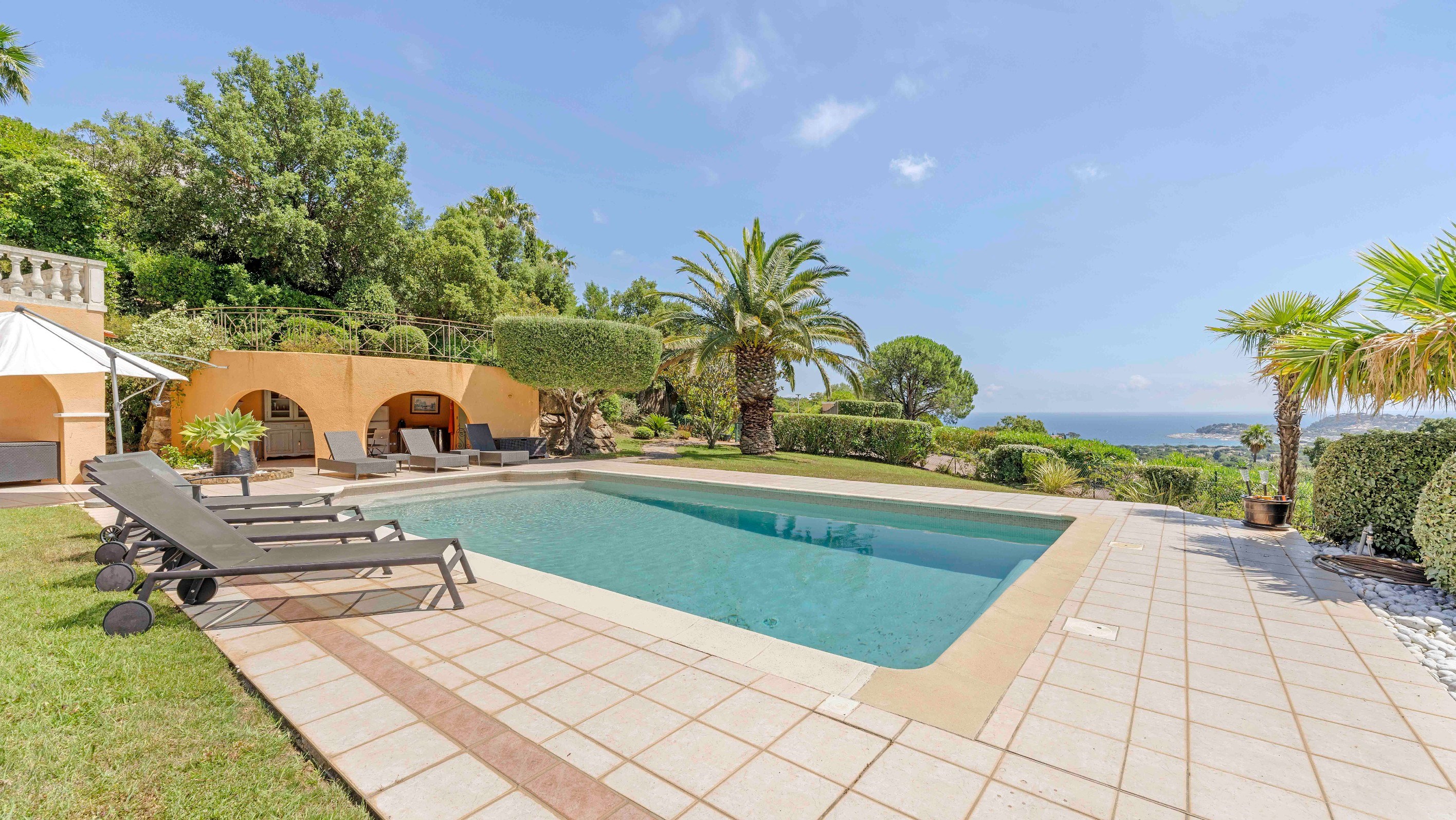  Prestigious Provençal estate with panoramic sea views in Cavalaire-sur-Mer - 物件實景
