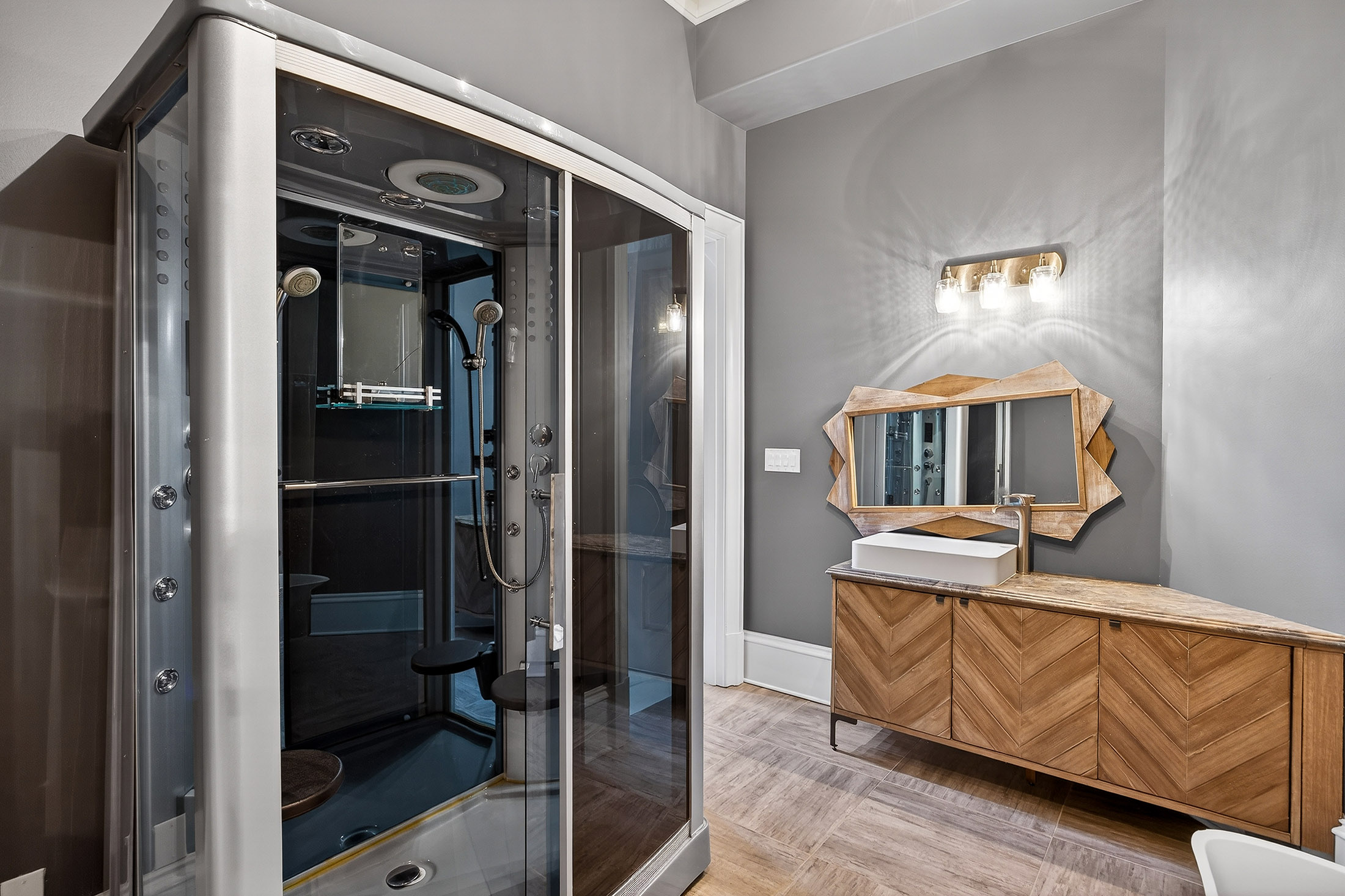  Exceptional Gated Estate with Resort-caliber Grounds - 物件實景