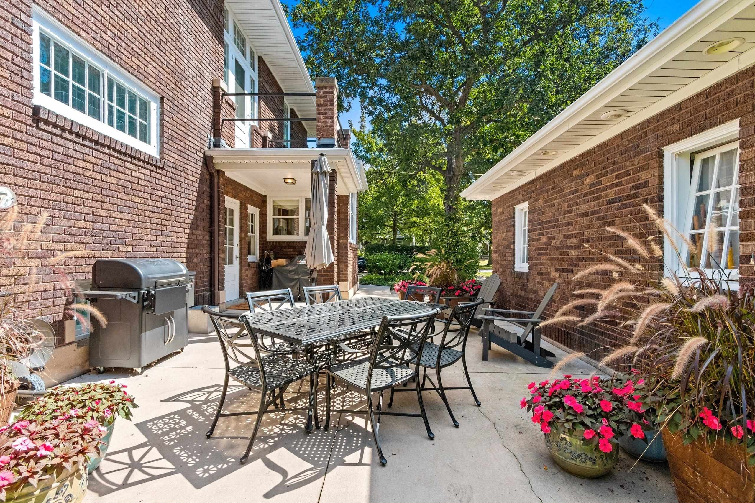 GREEN BAY, Wisconsin, 54301-3217, United States, 4 Bedrooms Bedrooms, ,3 BathroomsBathrooms,Residential,For Sale,1984503