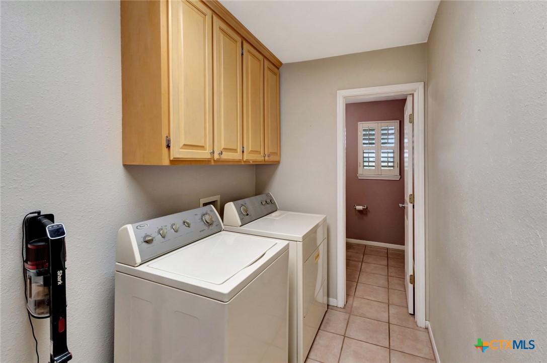 Victoria, Texas, 77904, United States, 3 Bedrooms Bedrooms, ,3 BathroomsBathrooms,Residential,For Sale,1989314