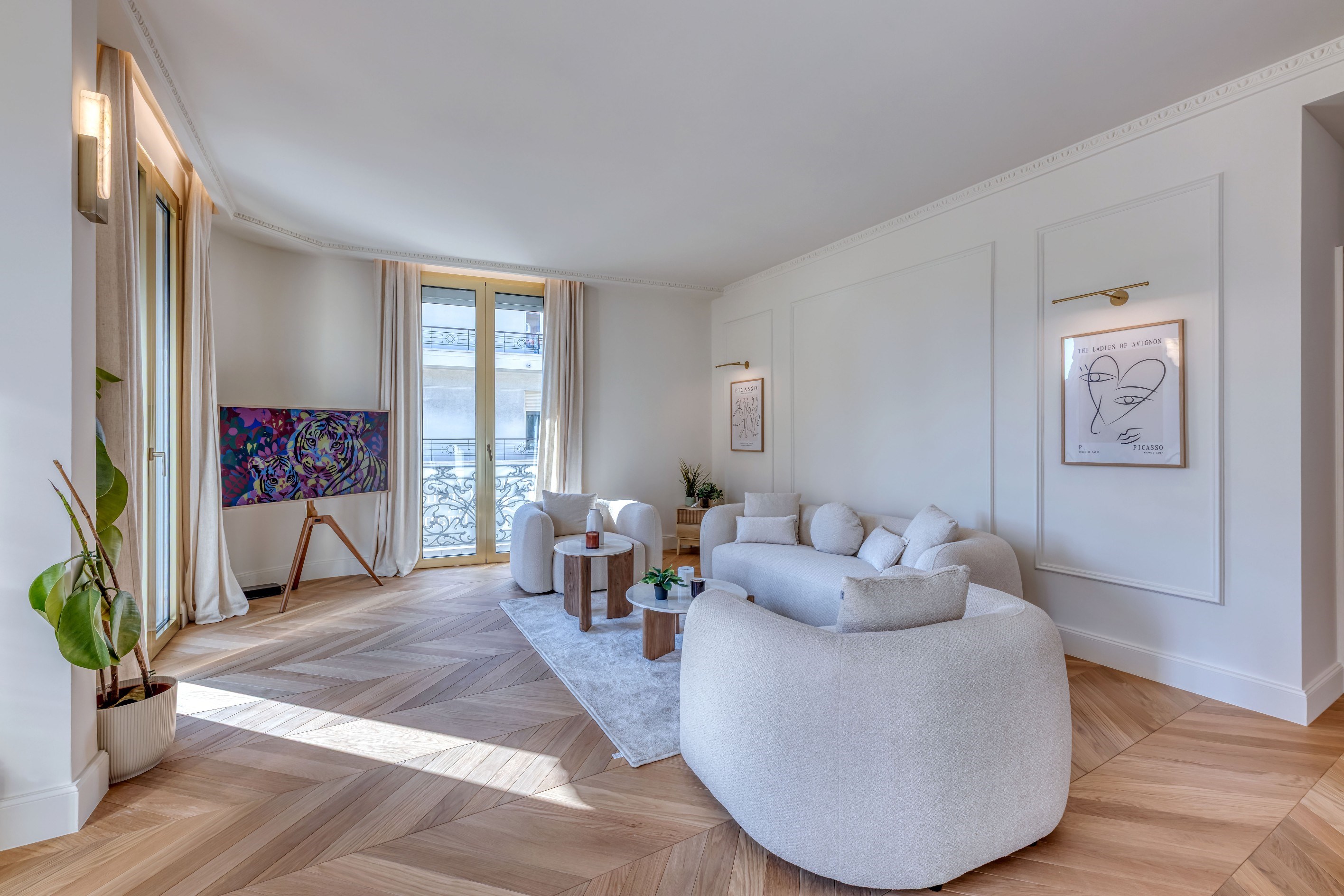  Character-filled three-bedroom apartment in Nice