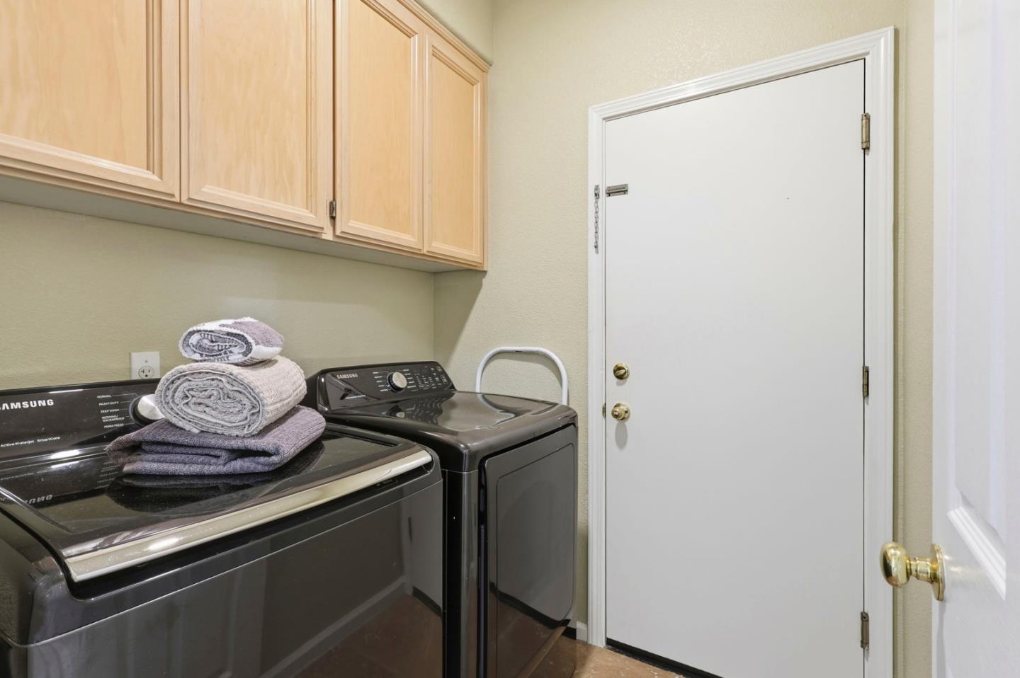 Pacifica, California, 94044, United States, 5 Bedrooms Bedrooms, ,3 BathroomsBathrooms,Residential,For Sale,1989309