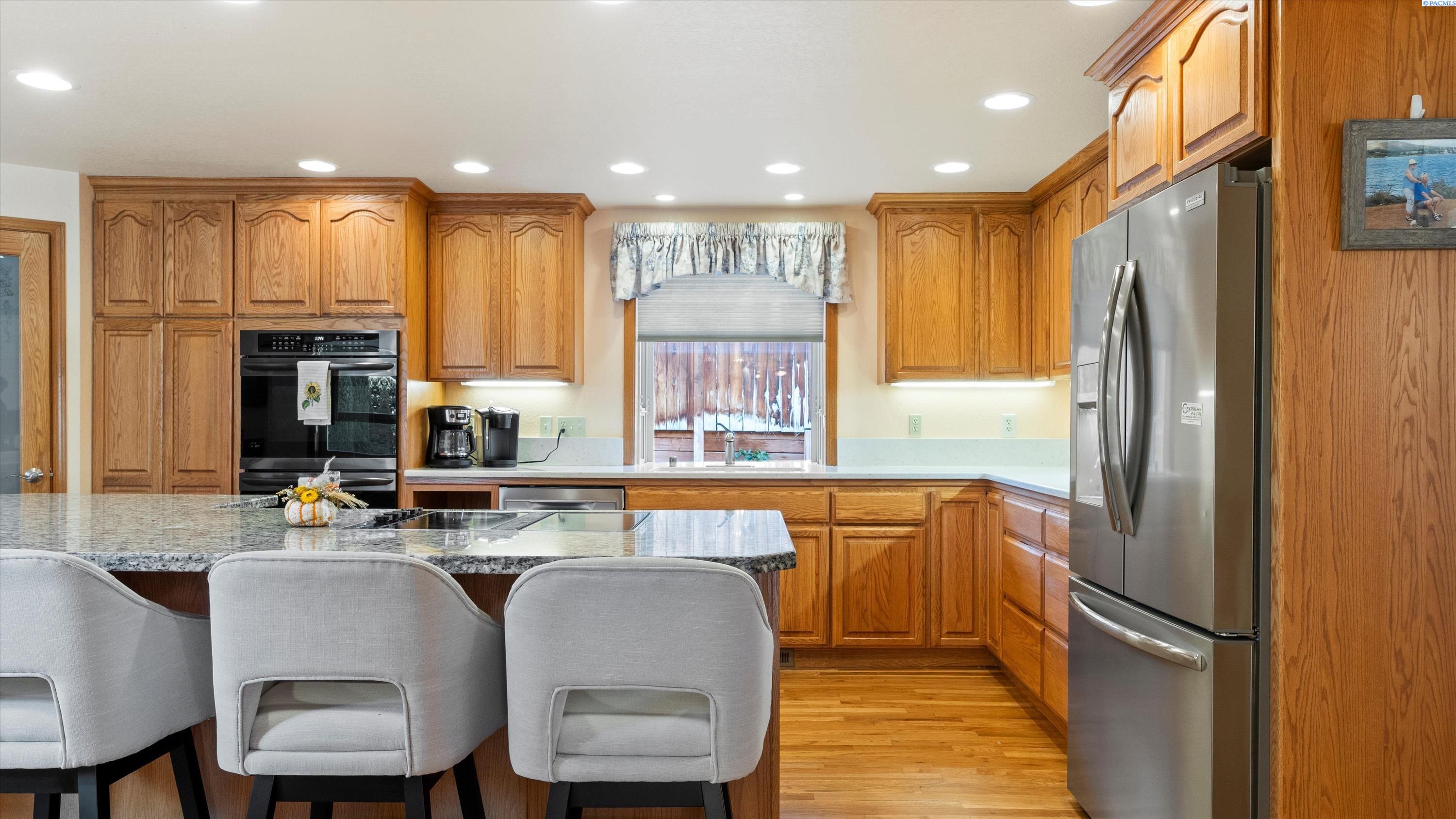 Richland, Washington, 99352, United States, 5 Bedrooms Bedrooms, ,1 BathroomBathrooms,Residential,For Sale,1991452