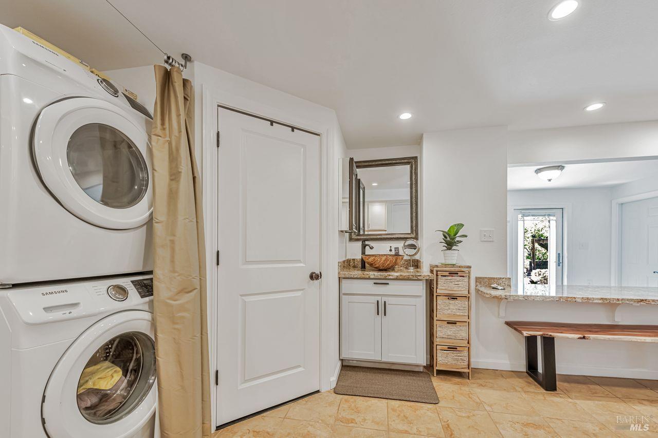 Corte Madera, California, 94925, United States, 4 Bedrooms Bedrooms, ,5 BathroomsBathrooms,Residential,For Sale,1917225