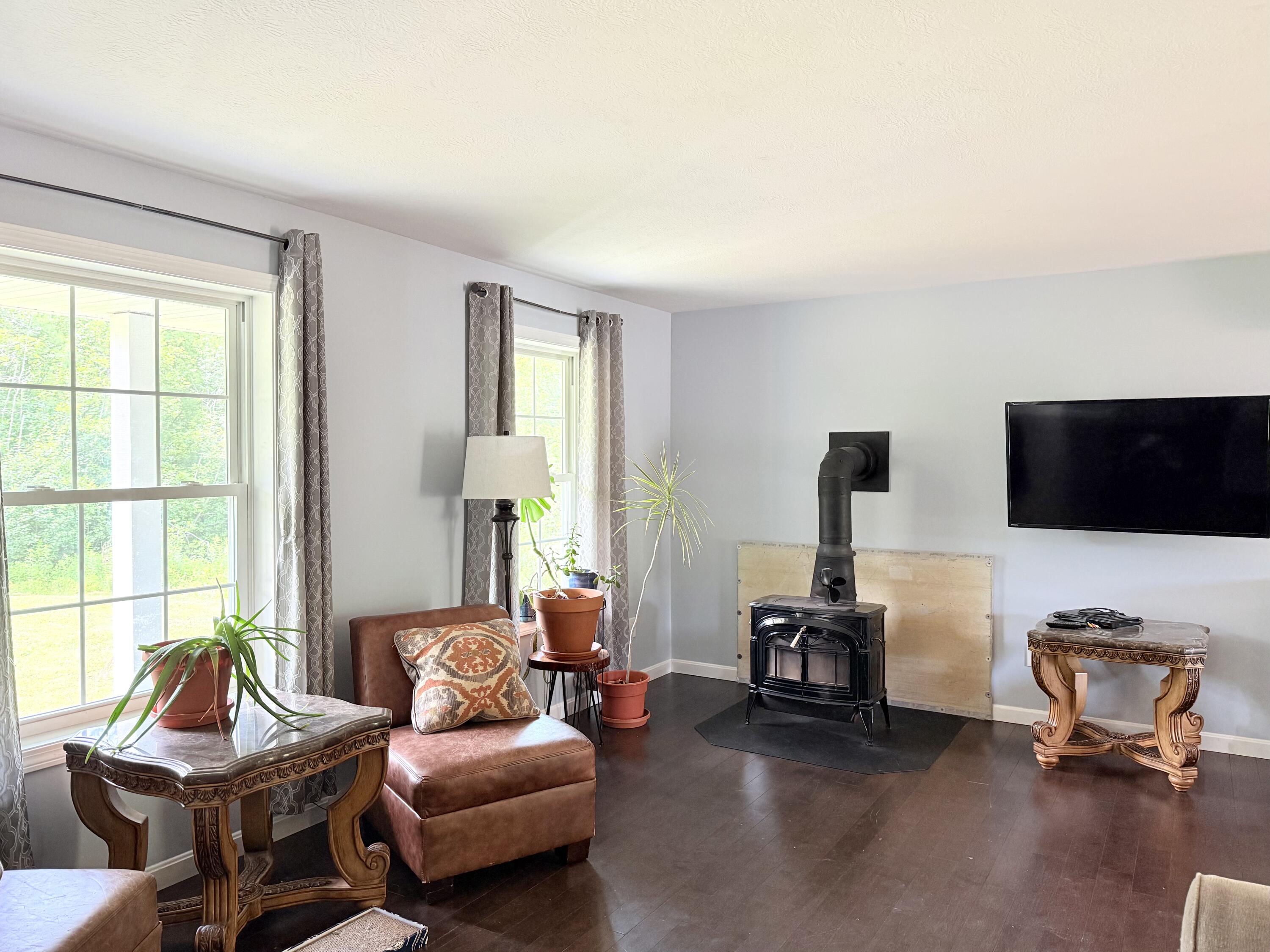 Kennebunk, Maine, 04043, United States, 3 Bedrooms Bedrooms, ,2 BathroomsBathrooms,Residential,For Sale,1897189