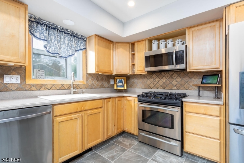 Roxbury Twp., New Jersey, 07876, United States, 4 Bedrooms Bedrooms, ,3 BathroomsBathrooms,Residential,For Sale,1934479