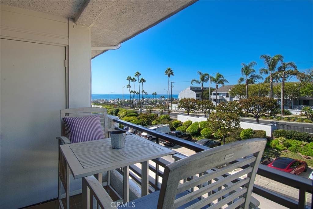 Newport Beach, California, 92663, United States, 1 Bedroom Bedrooms, ,1 BathroomBathrooms,Residential,For Sale,1990291