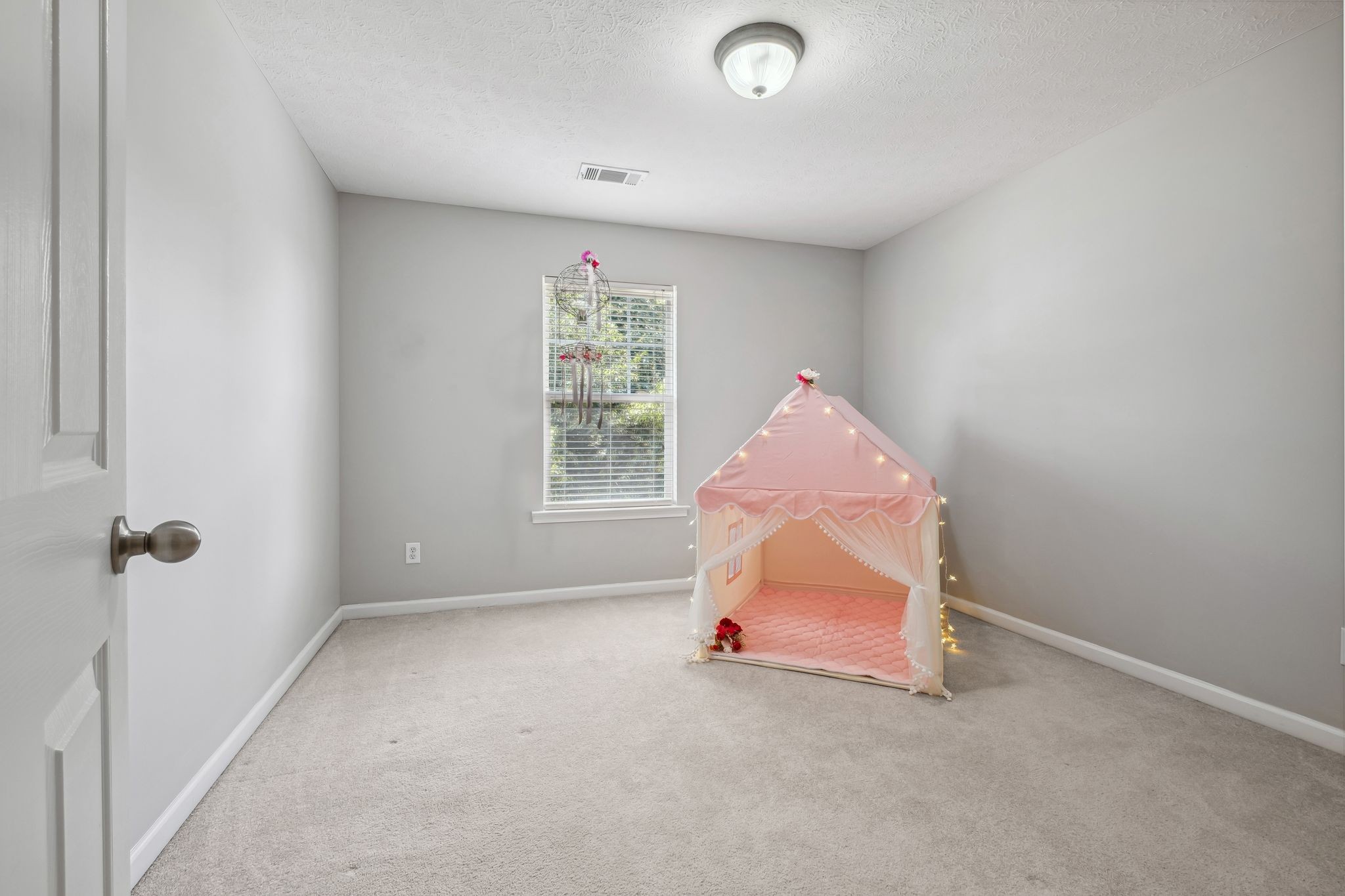 Hendersonville, Tennessee, 37075, United States, 4 Bedrooms Bedrooms, ,3 BathroomsBathrooms,Residential,For Sale,1819324