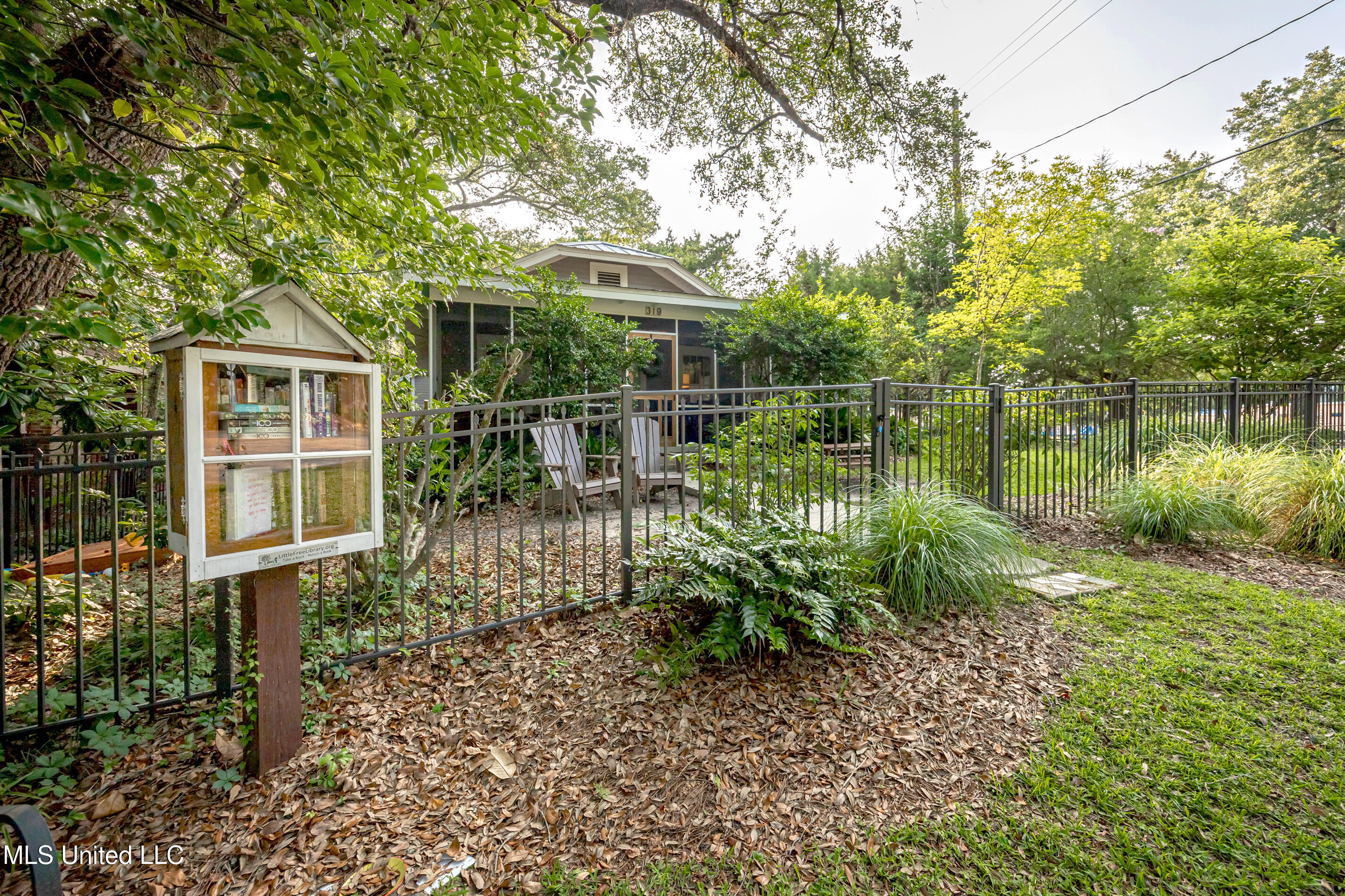Ocean Springs, Mississippi, 39564, United States, 3 Bedrooms Bedrooms, ,2 BathroomsBathrooms,Residential,For Sale,1847227