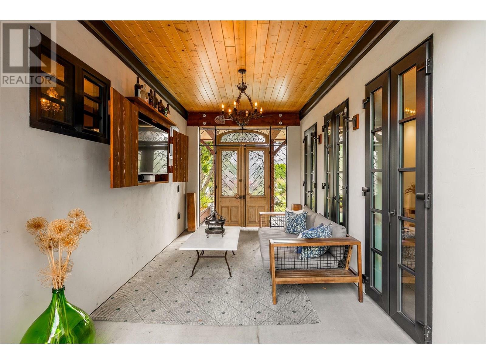 KELOWNA, British Columbia, V1Y 5N3, CA, 6 Bedrooms Bedrooms, ,4 BathroomsBathrooms,Residential,For Sale,1883056