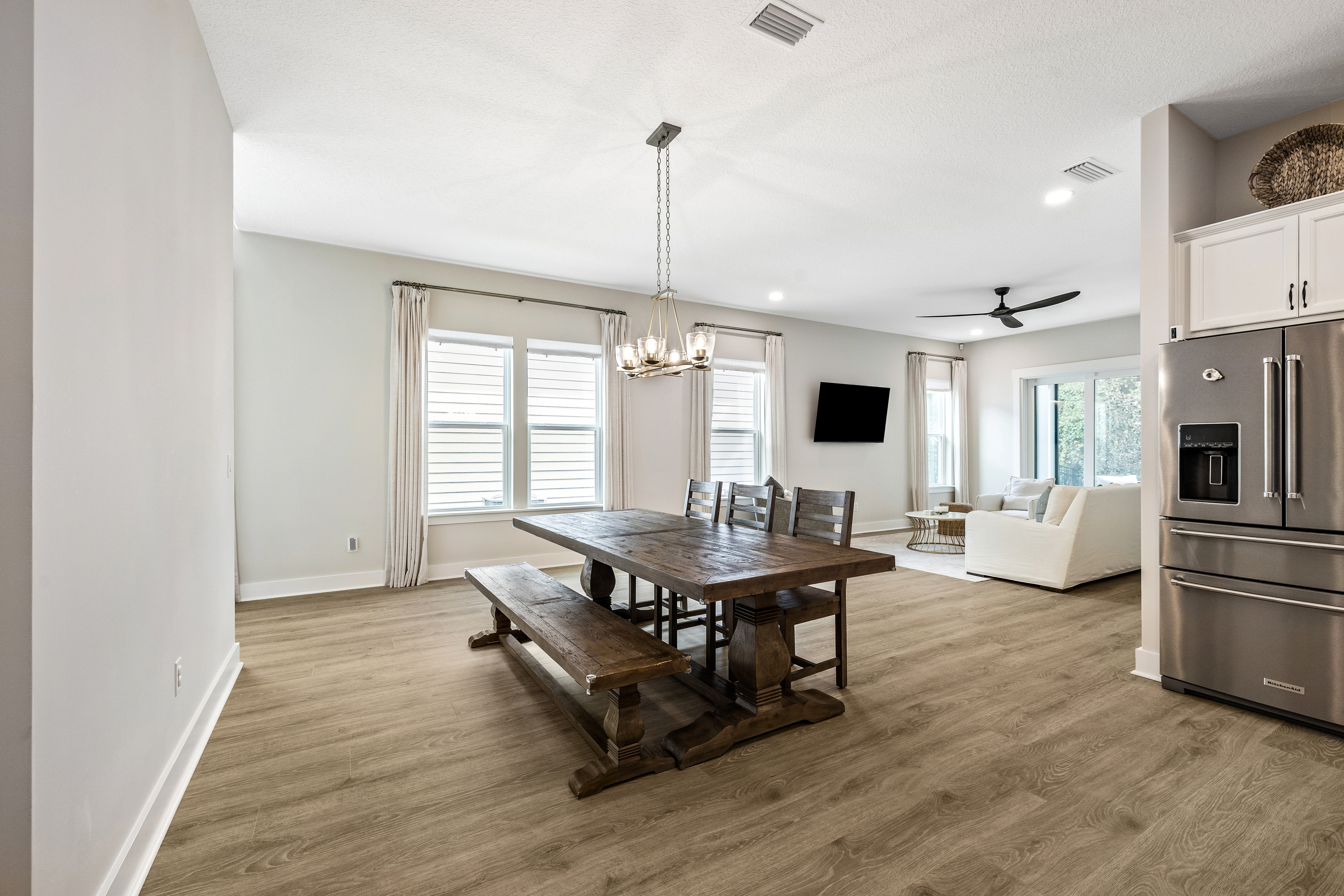  Designer-Finished Two-Story Home With First-Floor Primary And Preserve Views - 物件實景