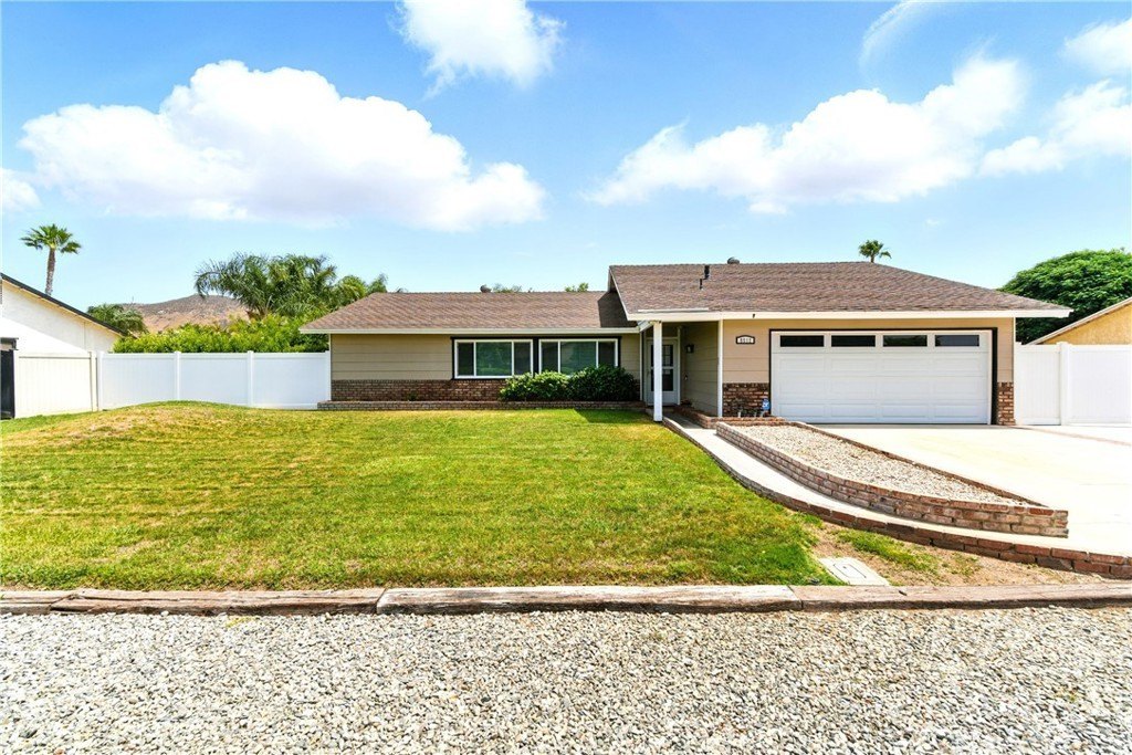 Jurupa Valley, California, 92509, United States, 4 Bedrooms Bedrooms, ,2 BathroomsBathrooms,Residential,For Sale,1873402
