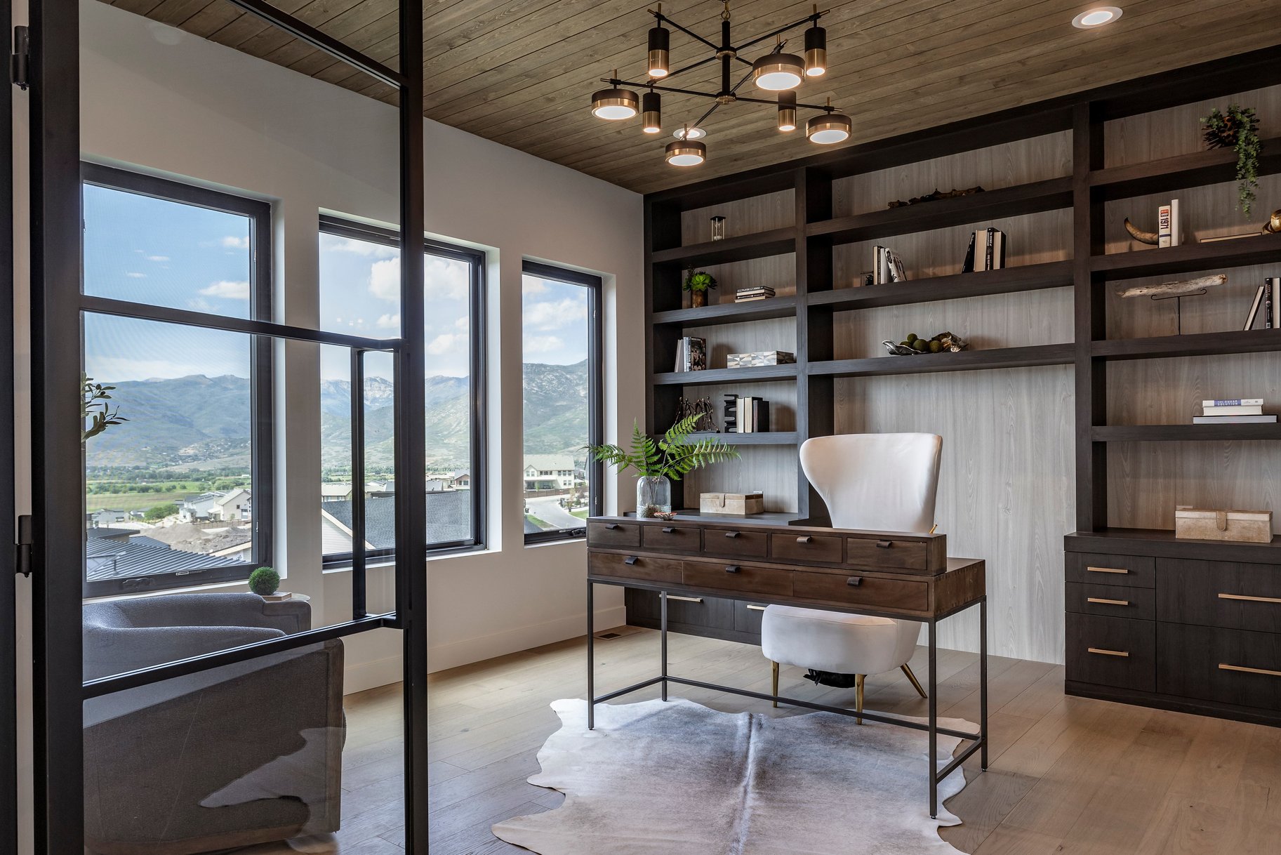  Upgraded Luxury Living with Panoramic Mountain Views - 物件實景